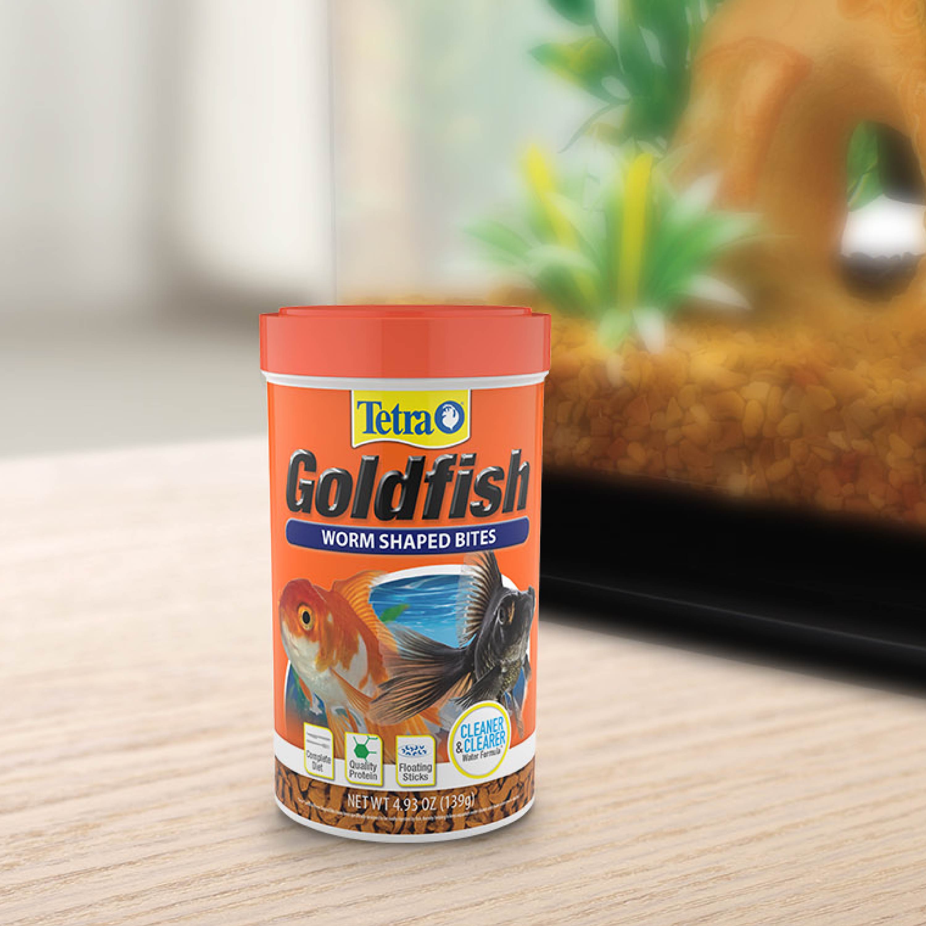 AQ78588 Tetra Goldfish Worm Shaped Bites Lifestyle
